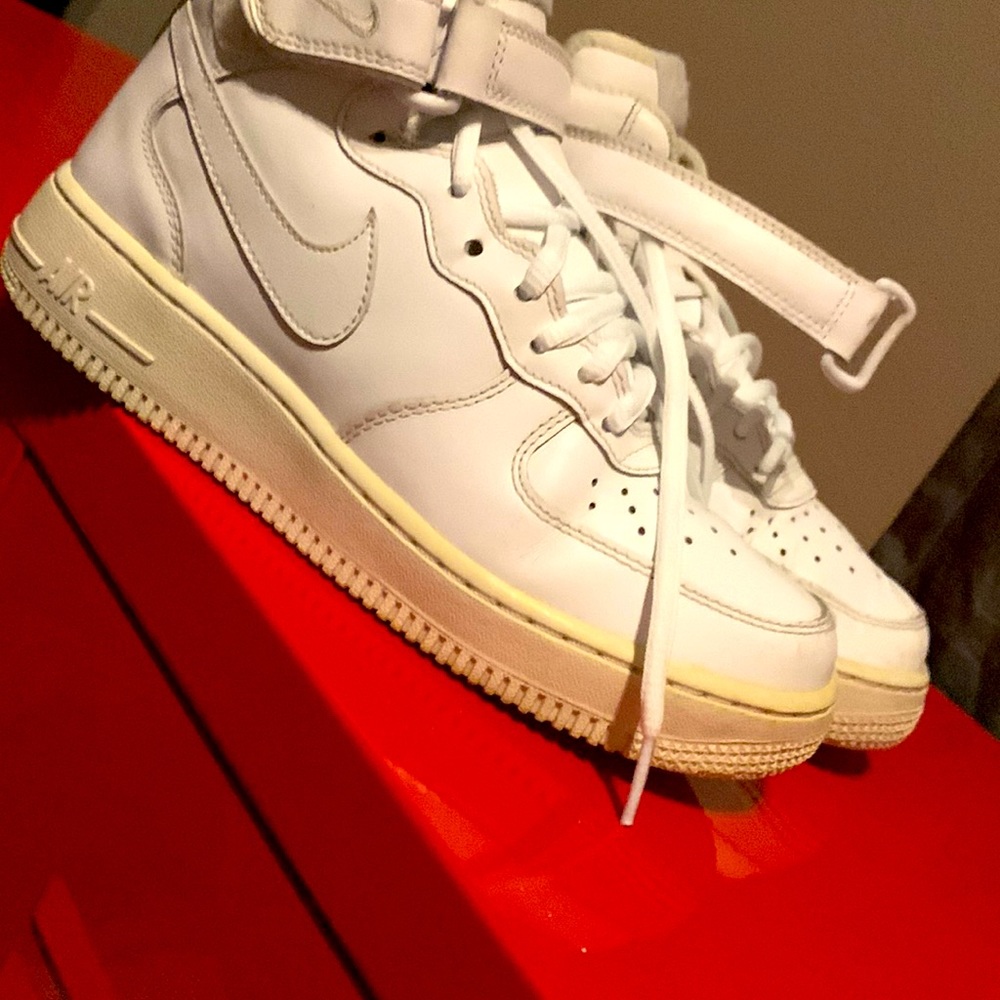 Mid Air Force ones mint